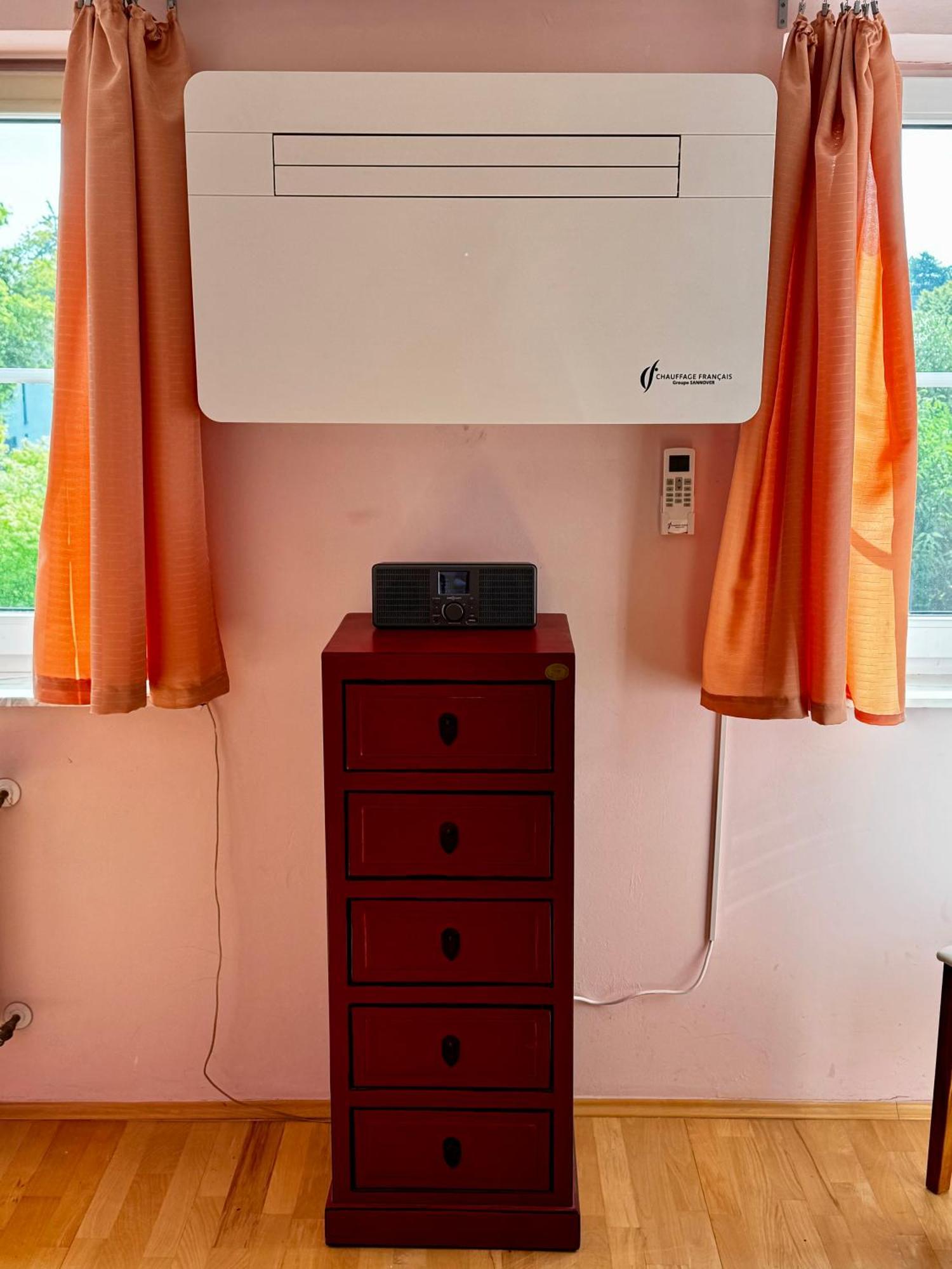 - Near Airport Dus - Trade Fair - Arena Apartment *